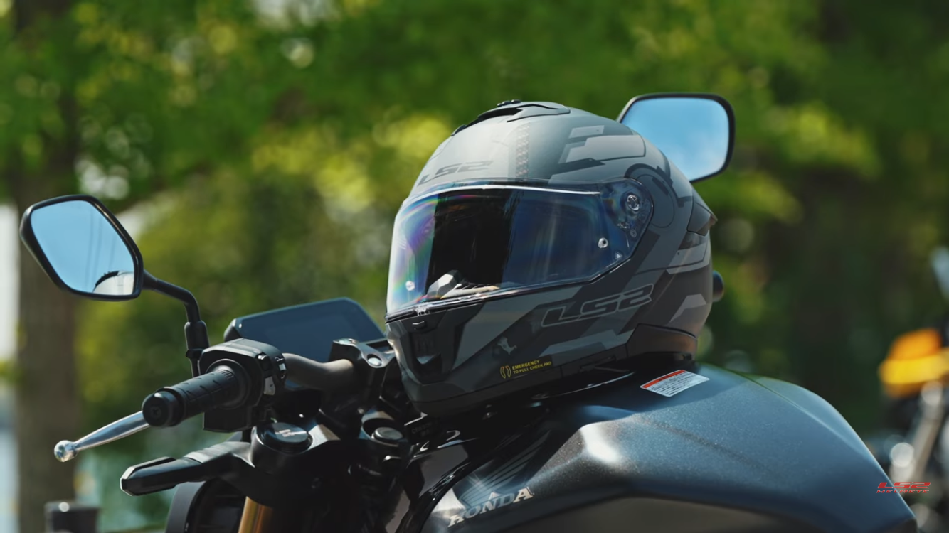 サムネイル画像: 今の時代にマッチした機能と価格のツーリングフルフェイス、STREAMⅡ！